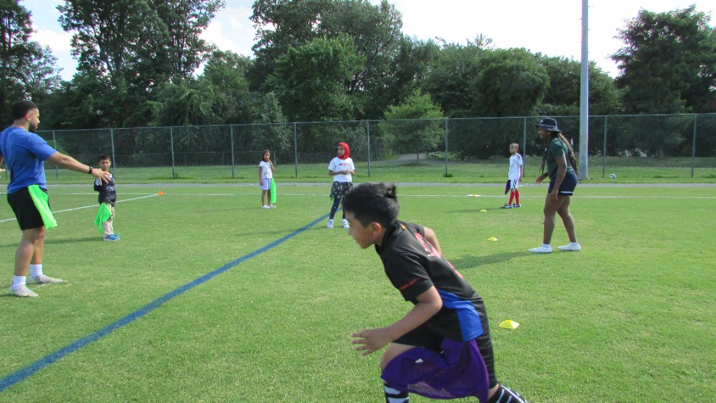 Outdoor SOS session with youth players